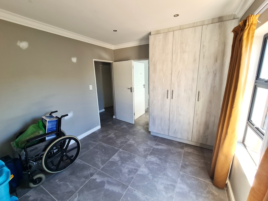 5 Bedroom Property for Sale in Noorsekloof Eastern Cape